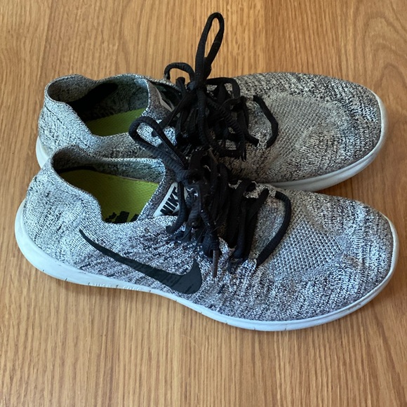 ❤️ Nike Free RN Fly Knit Sneakers Grey Black Size 8 1/2 - Picture 7 of 9